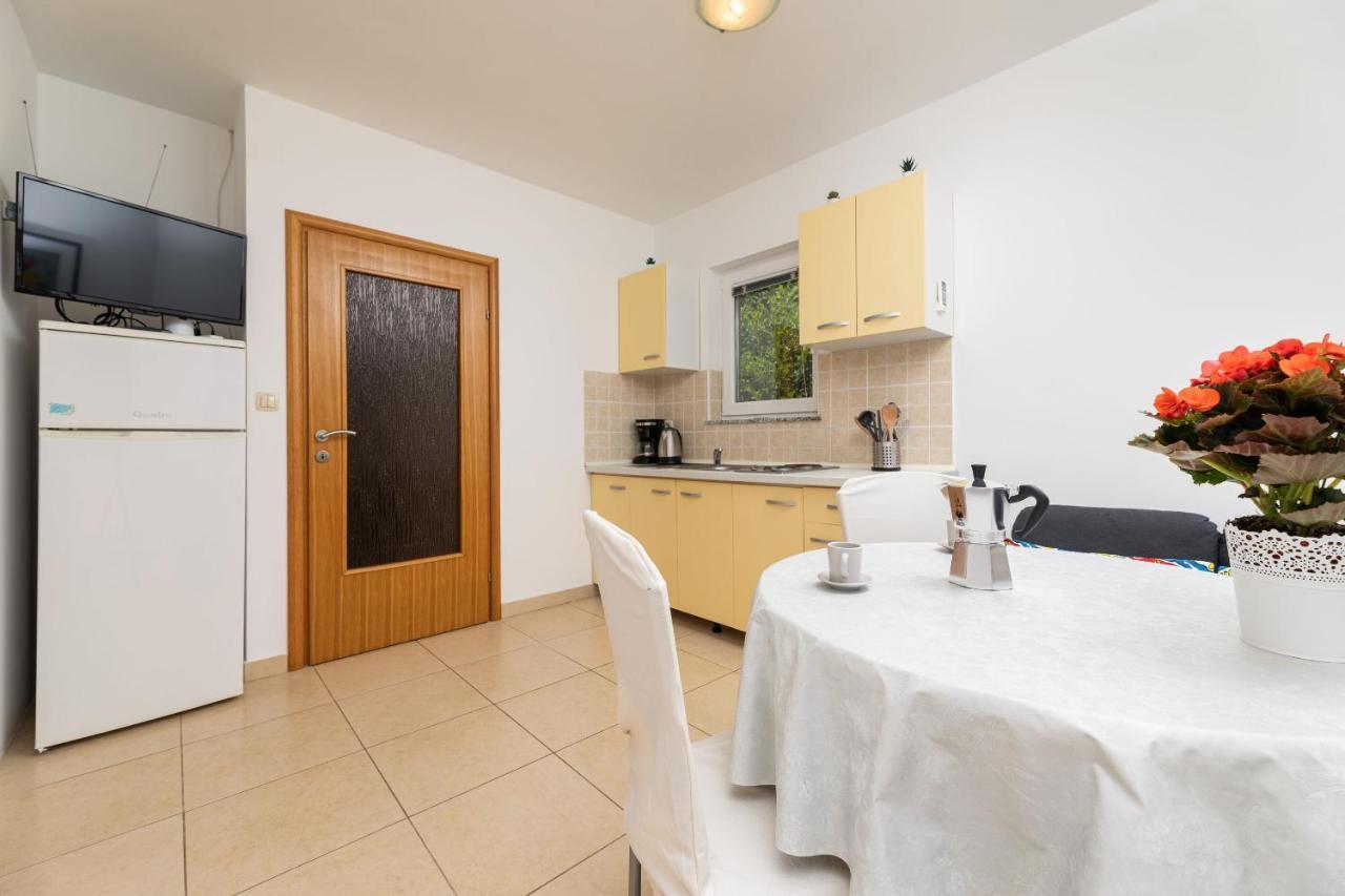 Apartment Mia Čižići Buitenkant foto